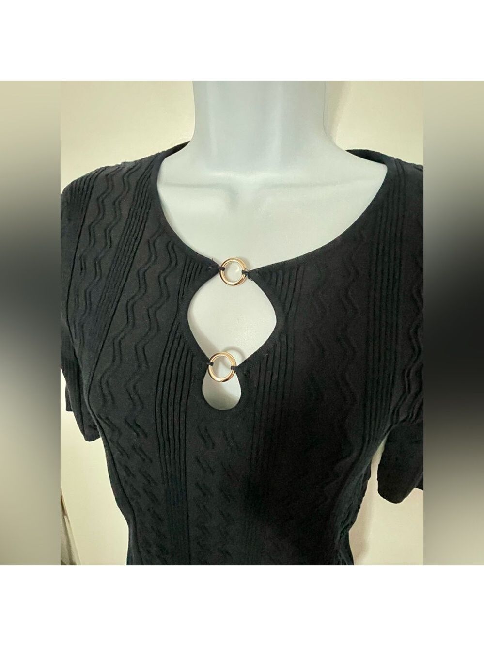 NWT Elie Tahari Dark Navy 3/4 Sleeve Gold Ring Detail Ribbed Knit Top Size M - Picture 3 of 8